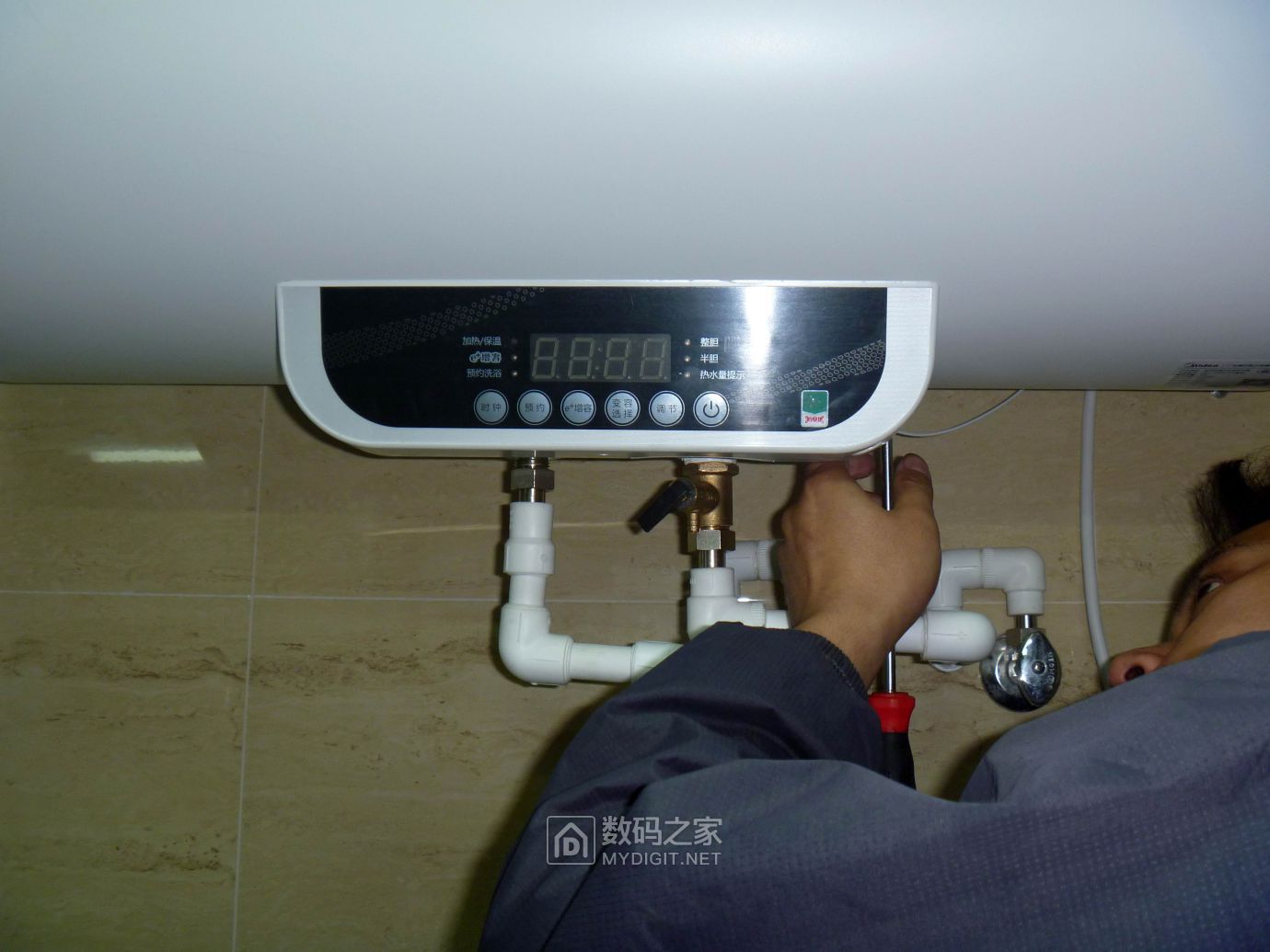 美的电热水器显示屏热水量提示灯不亮售后来拆修mideaf6021wb1e