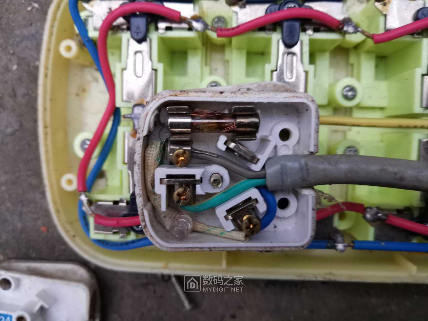 拆个公牛老式多标准插座