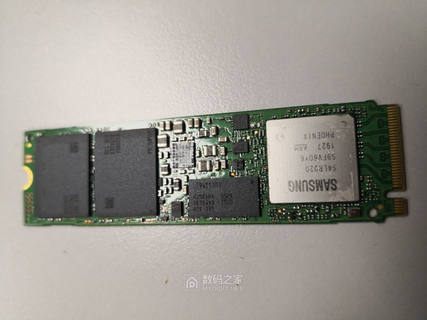 samsungpm981a256g拆标签看芯片