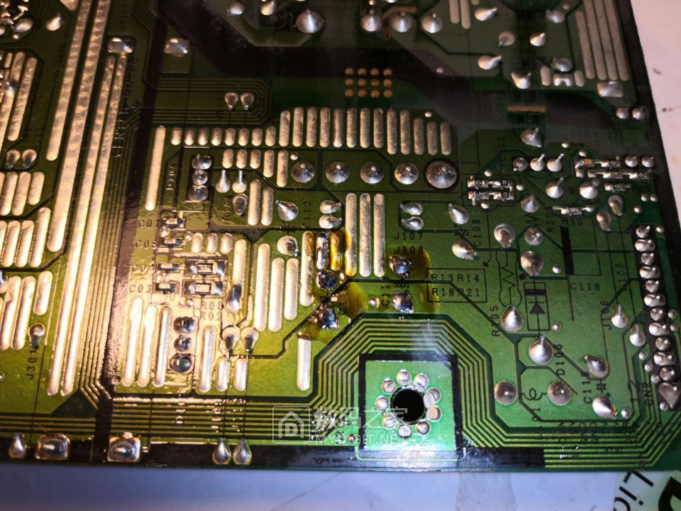 给开机黑屏偶尔显示的samsungt220plus显示器更换电源电容