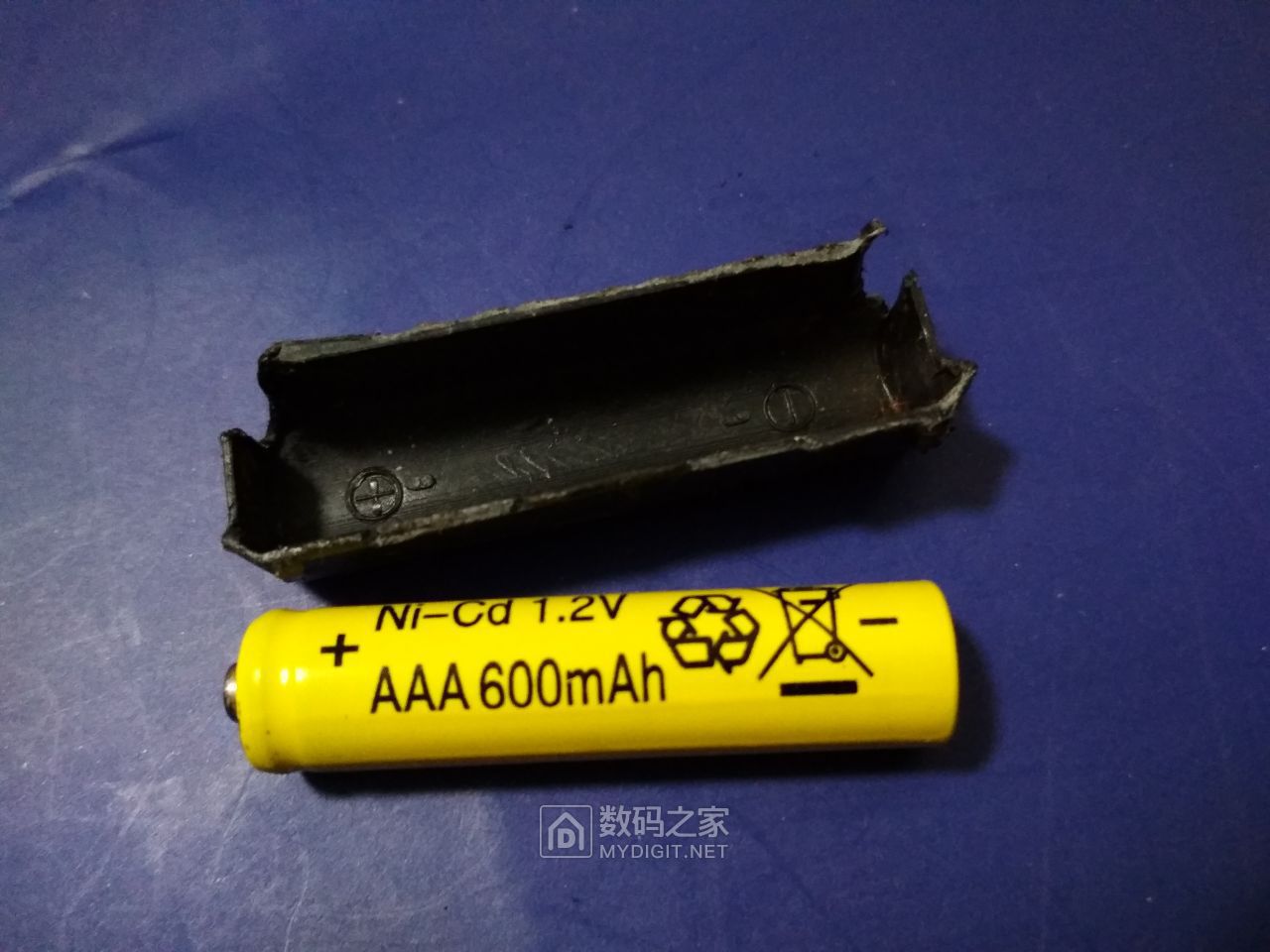 给飞科电动刮胡刀换电池flycofs711