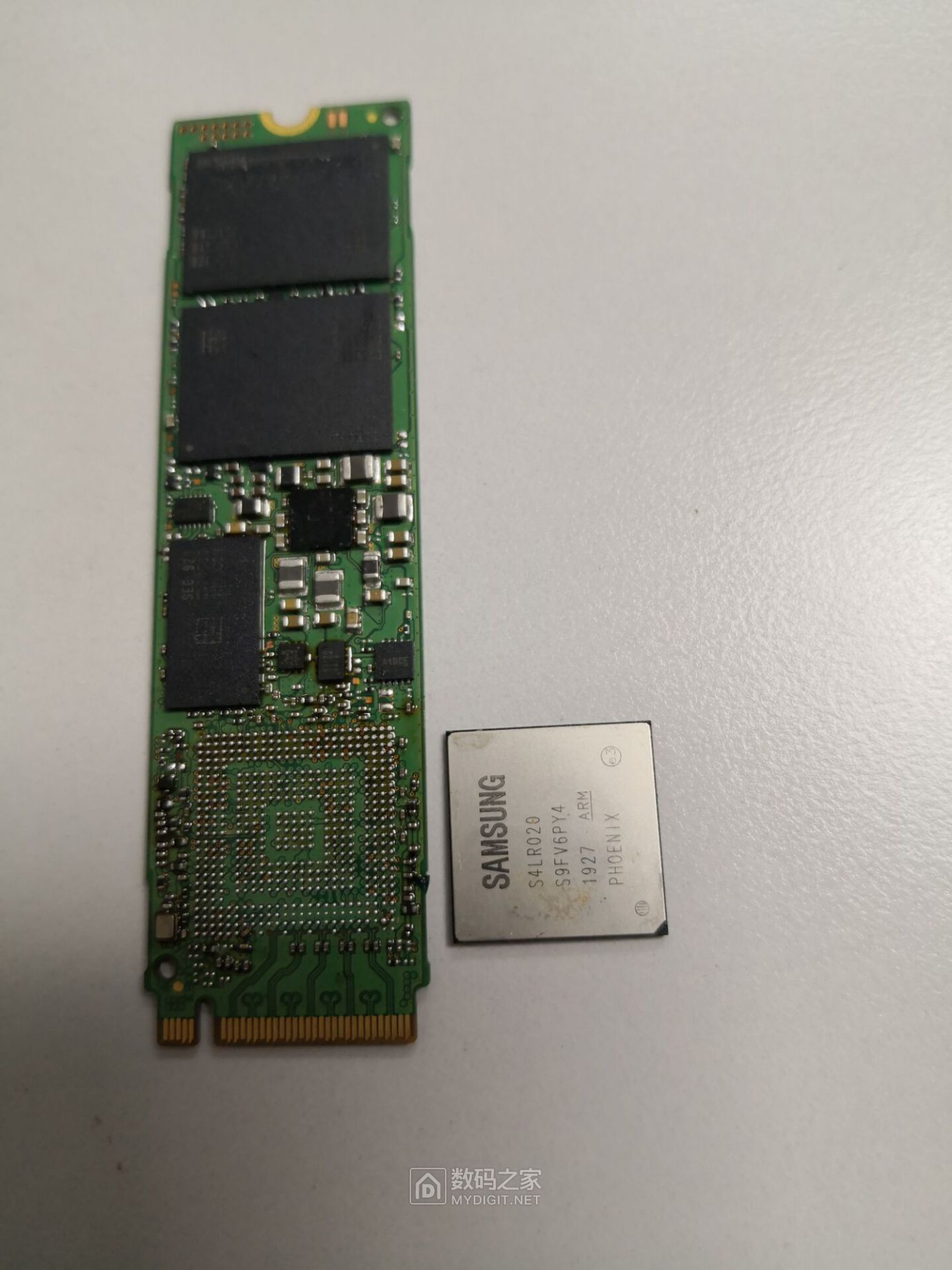 samsungpm981a256g拆标签看芯片