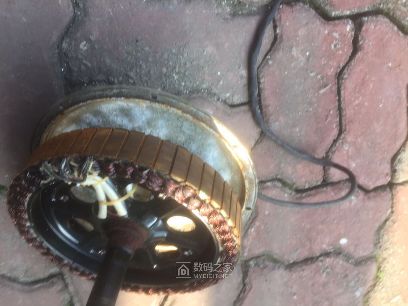 如何自己换电机霍尔 002400uileqy9rzba7zizr.jpg