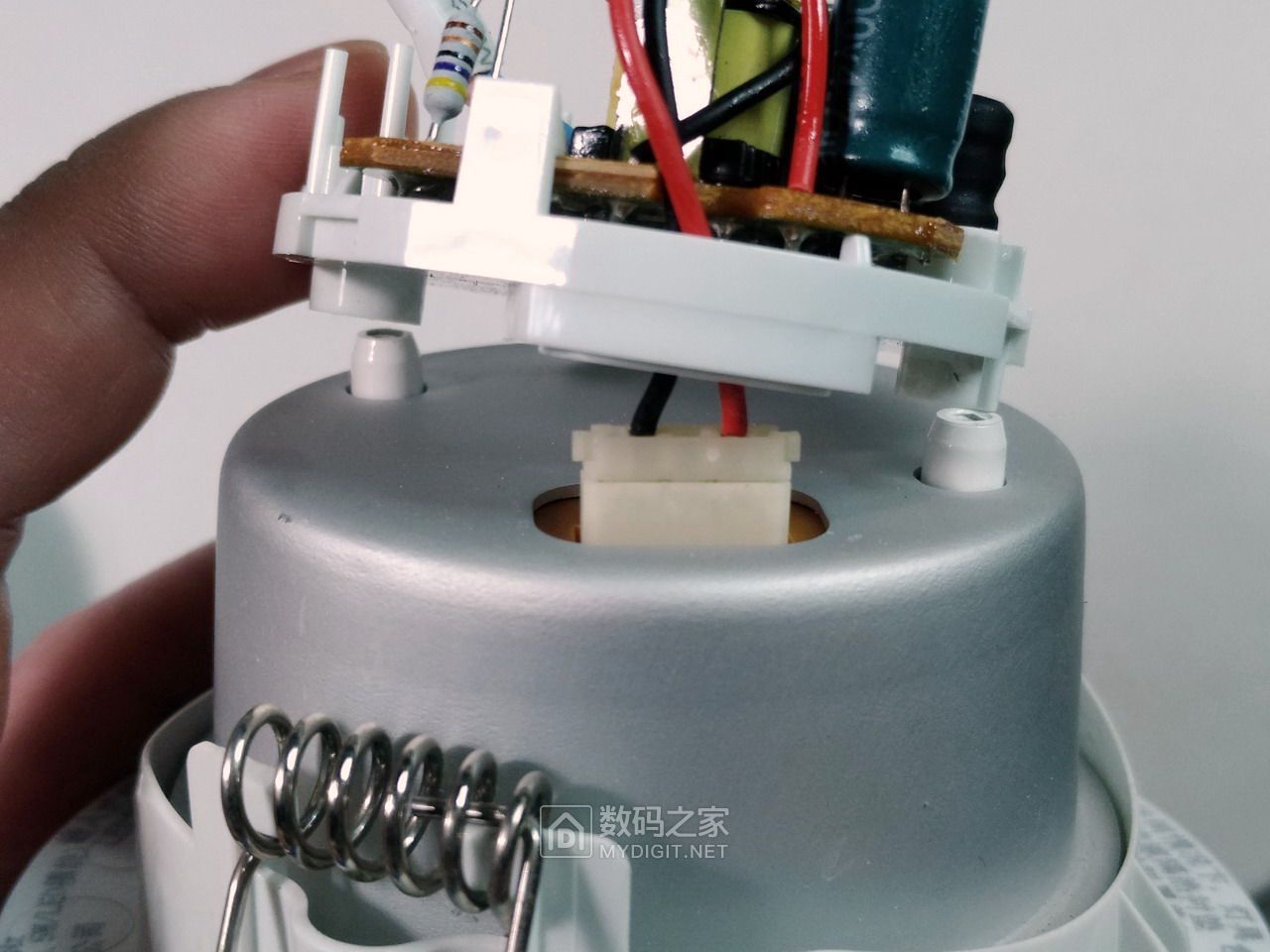 5w led筒灯详拆,型号mtd0700312/14,做工不错,可惜灯珠挂了