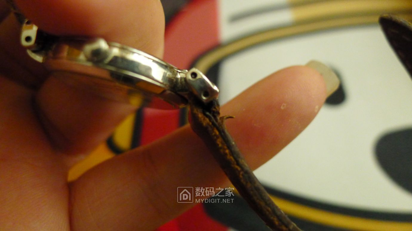 爱人学生时代的依波表拆开换电池