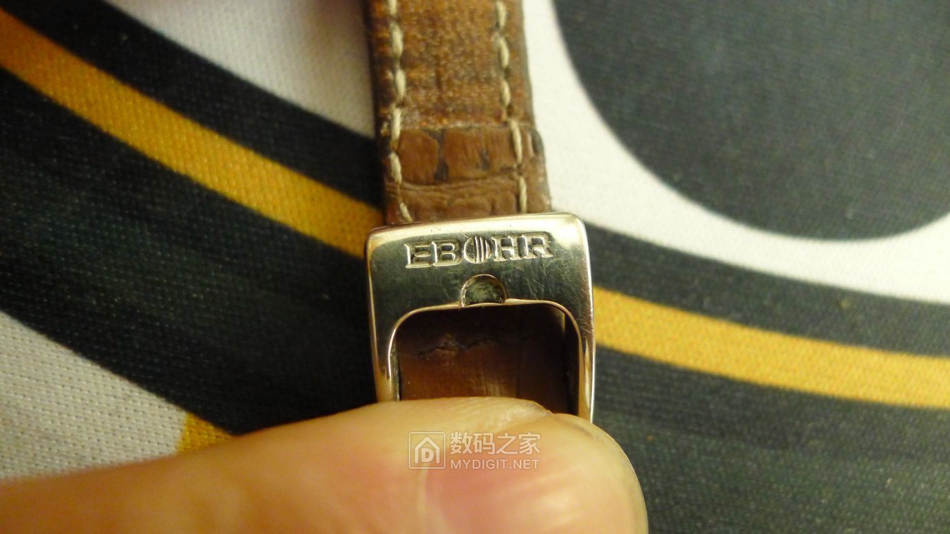 爱人学生时代的依波表拆开换电池