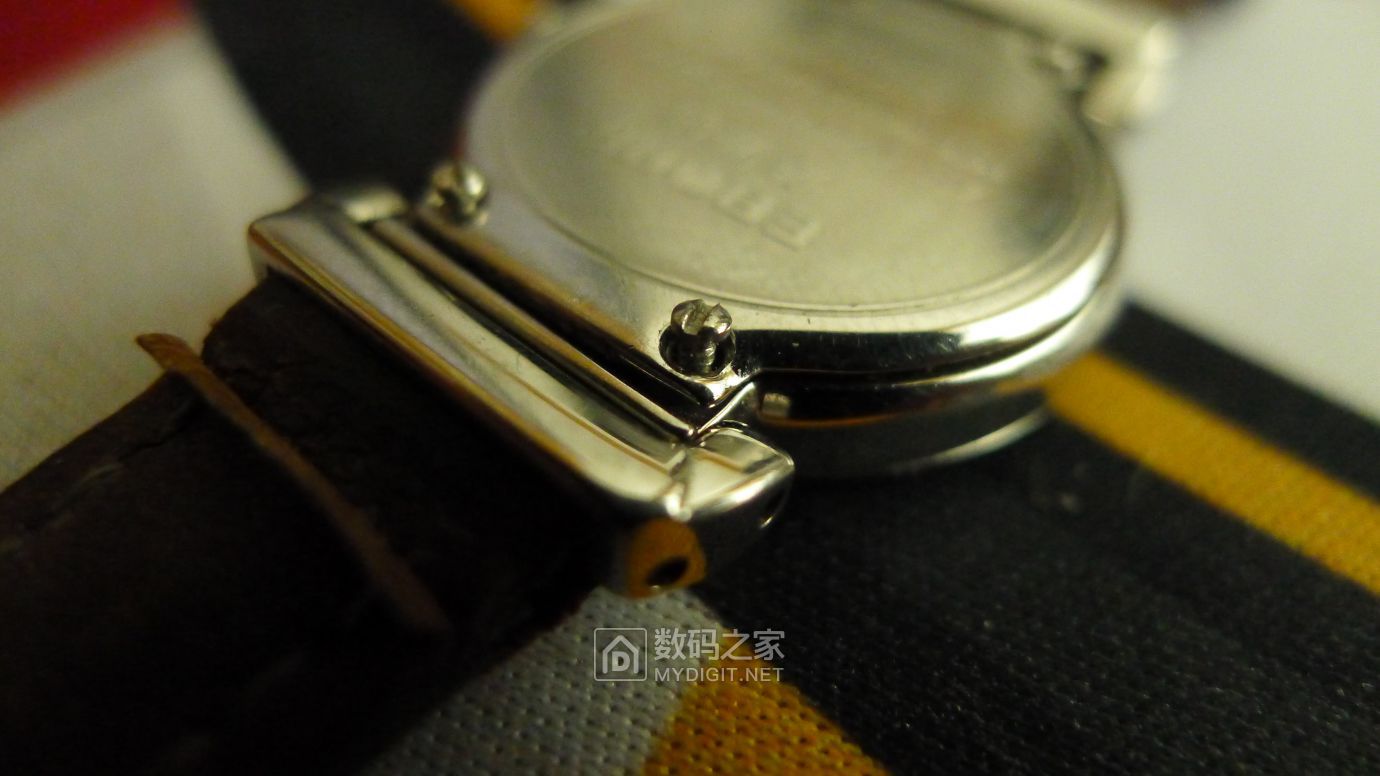 爱人学生时代的依波表拆开换电池