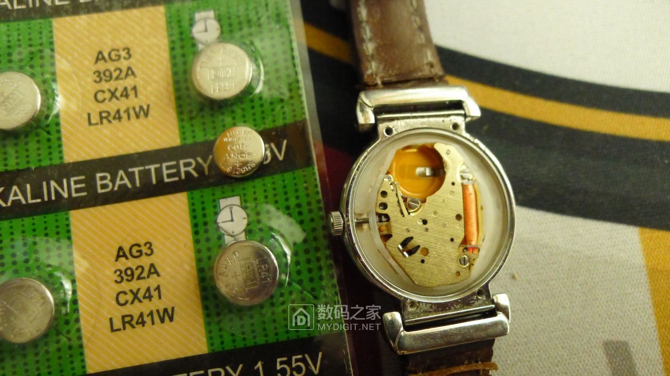 爱人学生时代的依波表拆开换电池