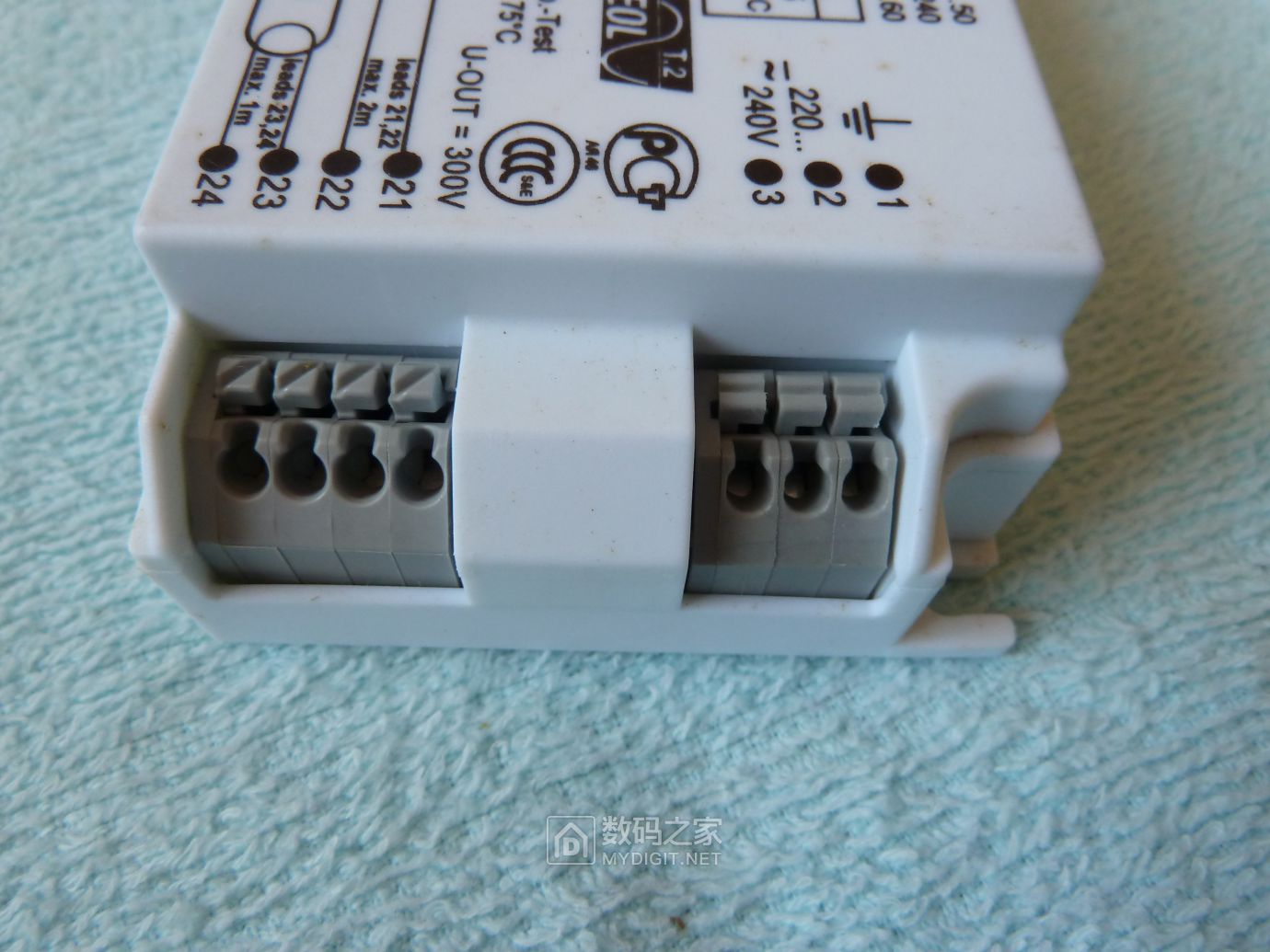 拆解欧司朗quicktronicqtpde1x1013荧光灯镇流器