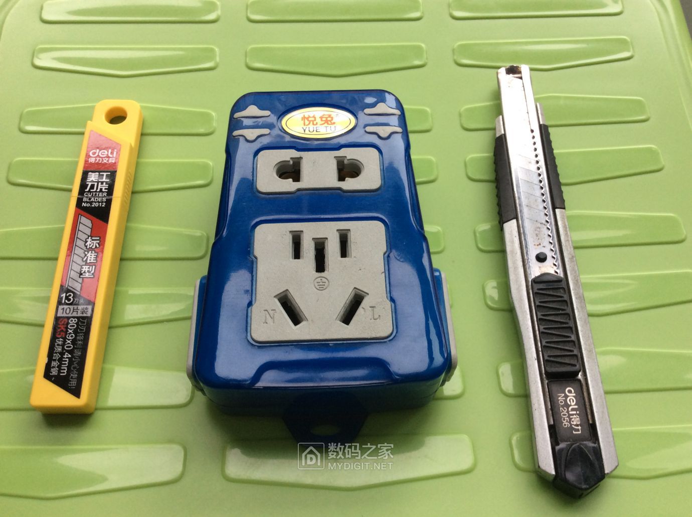 外壳软胶一体成型,得换个新刀片割开
