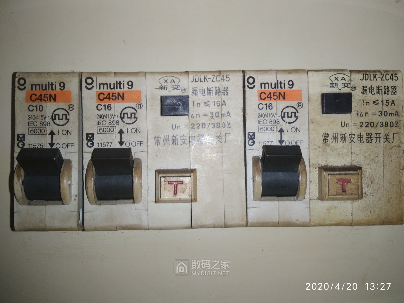 大师们看看几十年前的空气开关是不是个垃圾品牌呢