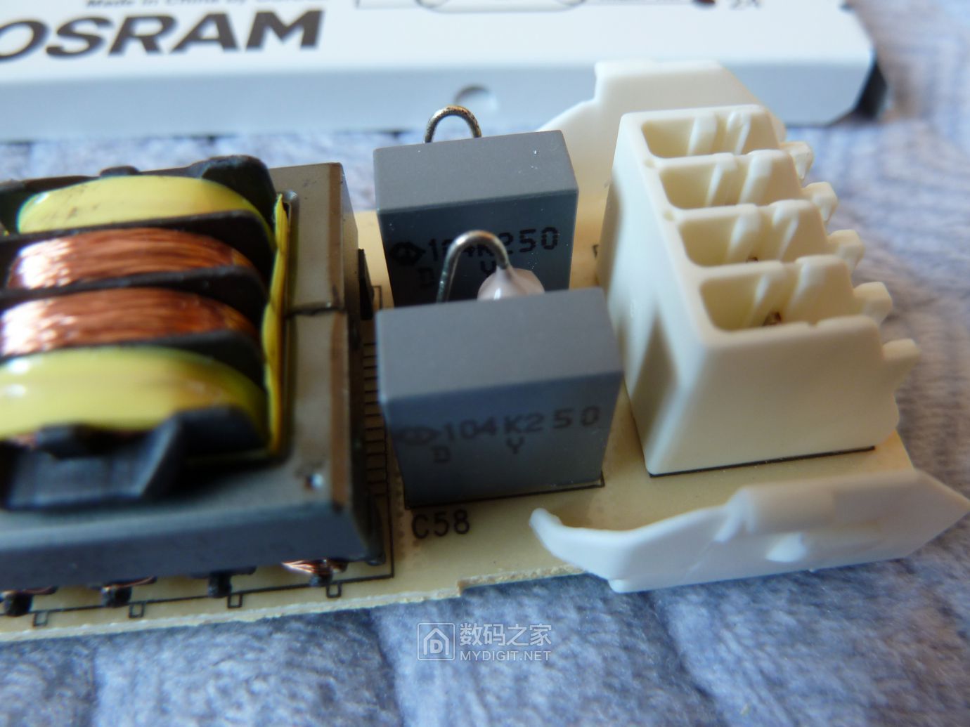 拆一个欧司朗qtpoptimal1x5458电子镇流器