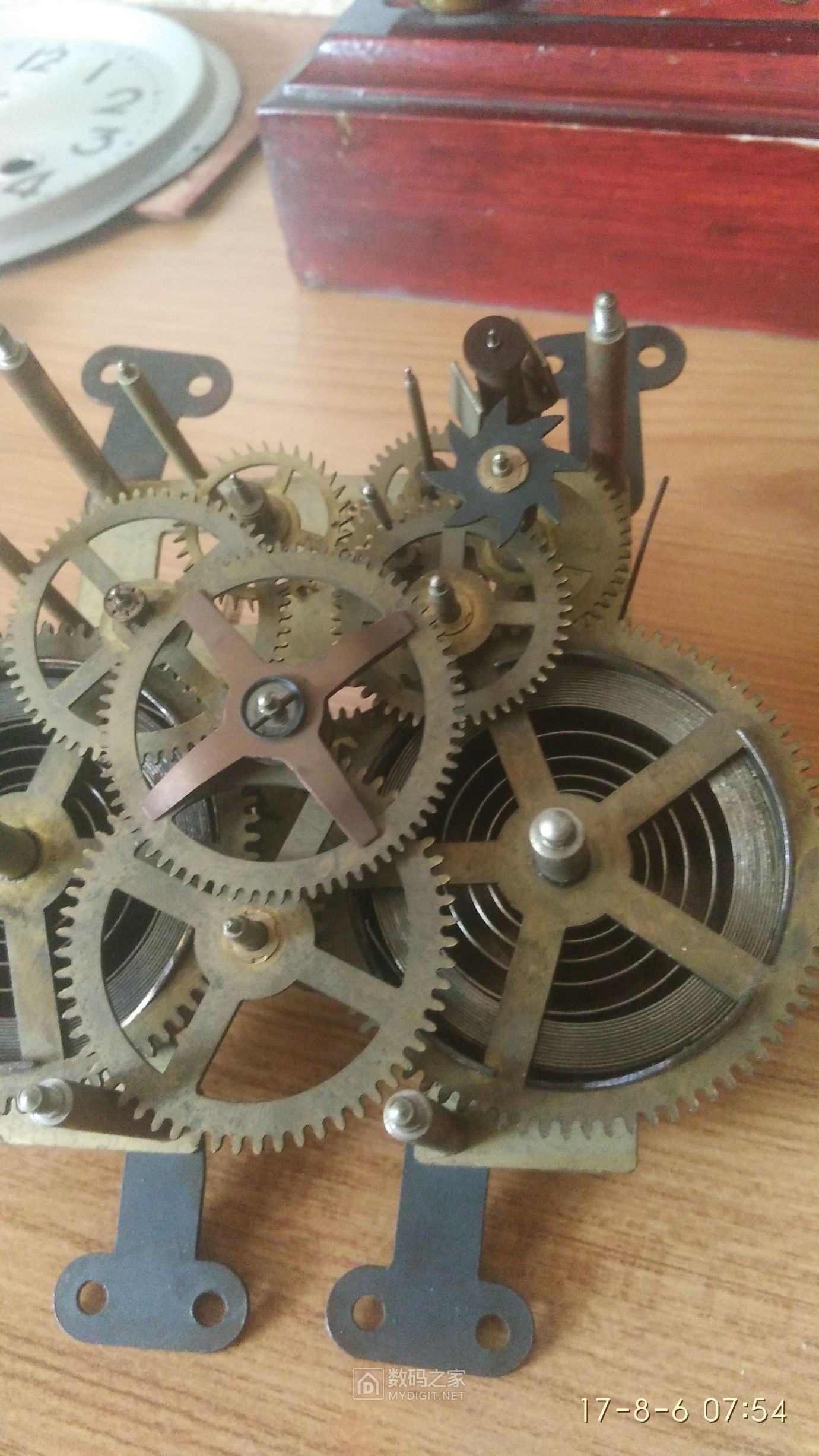 拆个老物件五六十年代的标配80后应该有印象北极星座钟