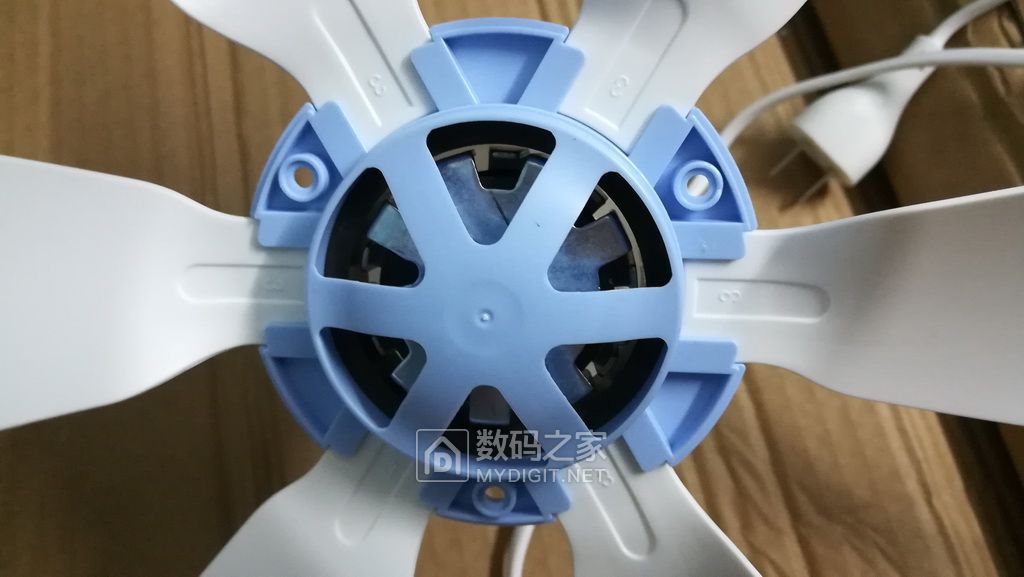 爱淘优惠购里买的艾美特小吊扇拆解