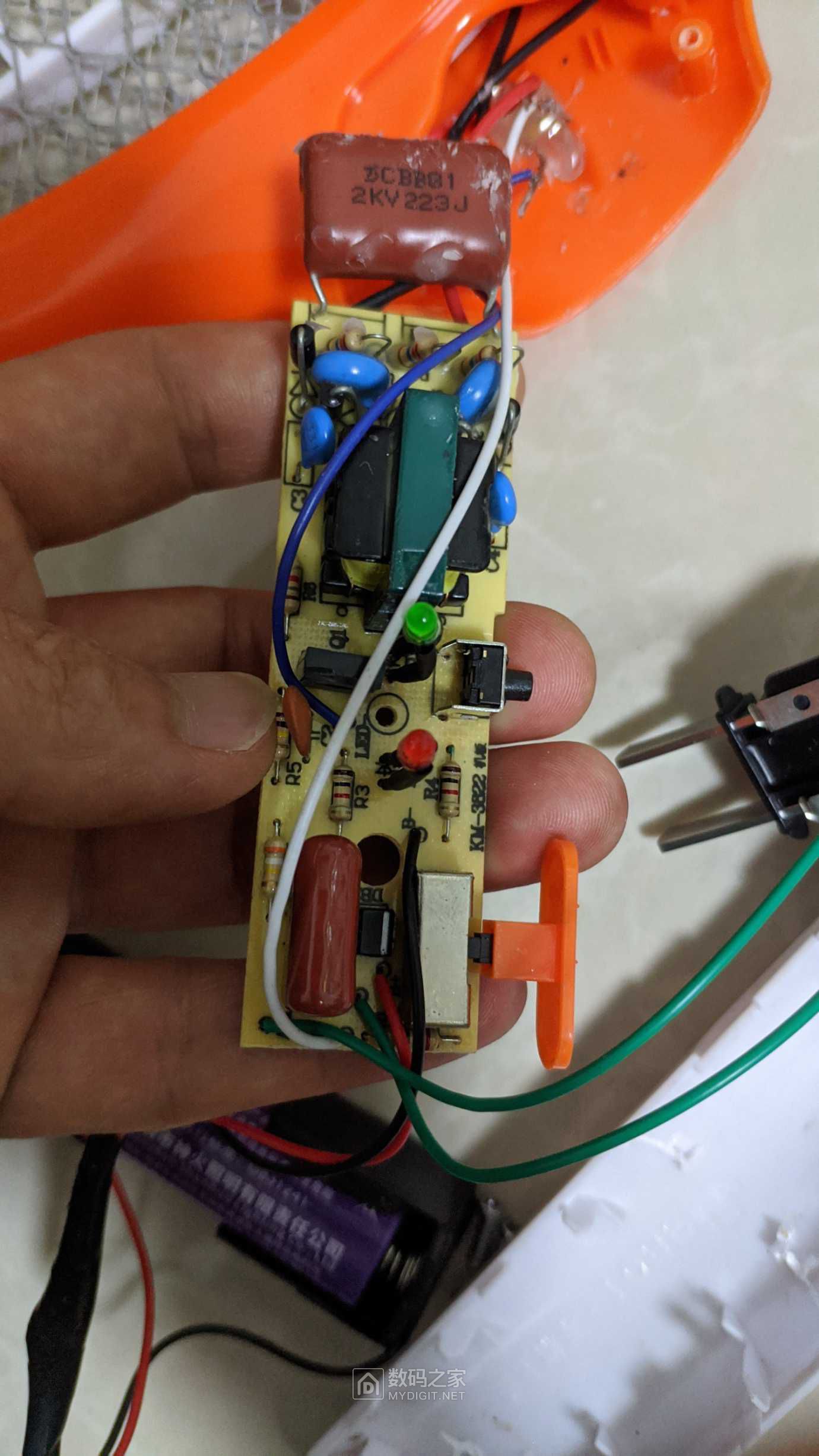 改装电蚊拍充电电路怎么改