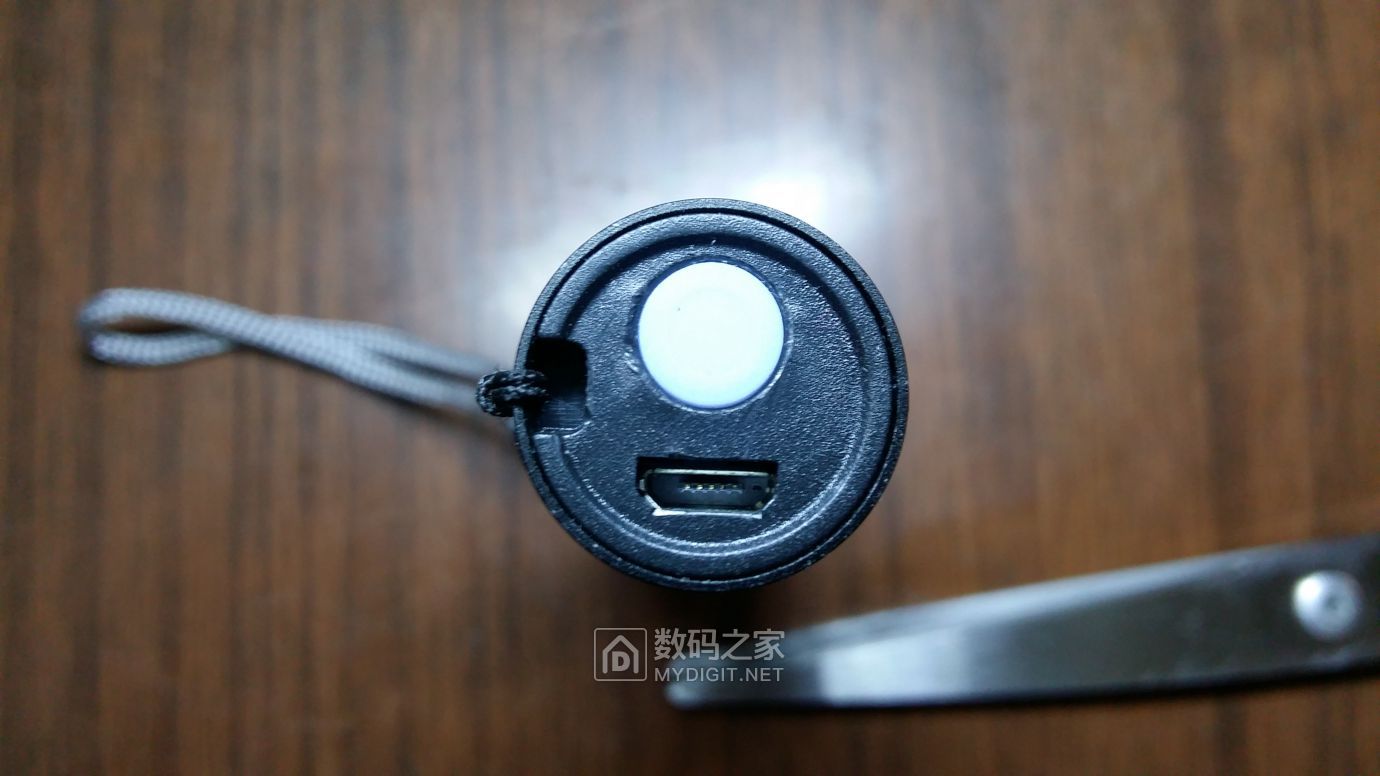 拆个白撸的58元微笑鲨小手电613a