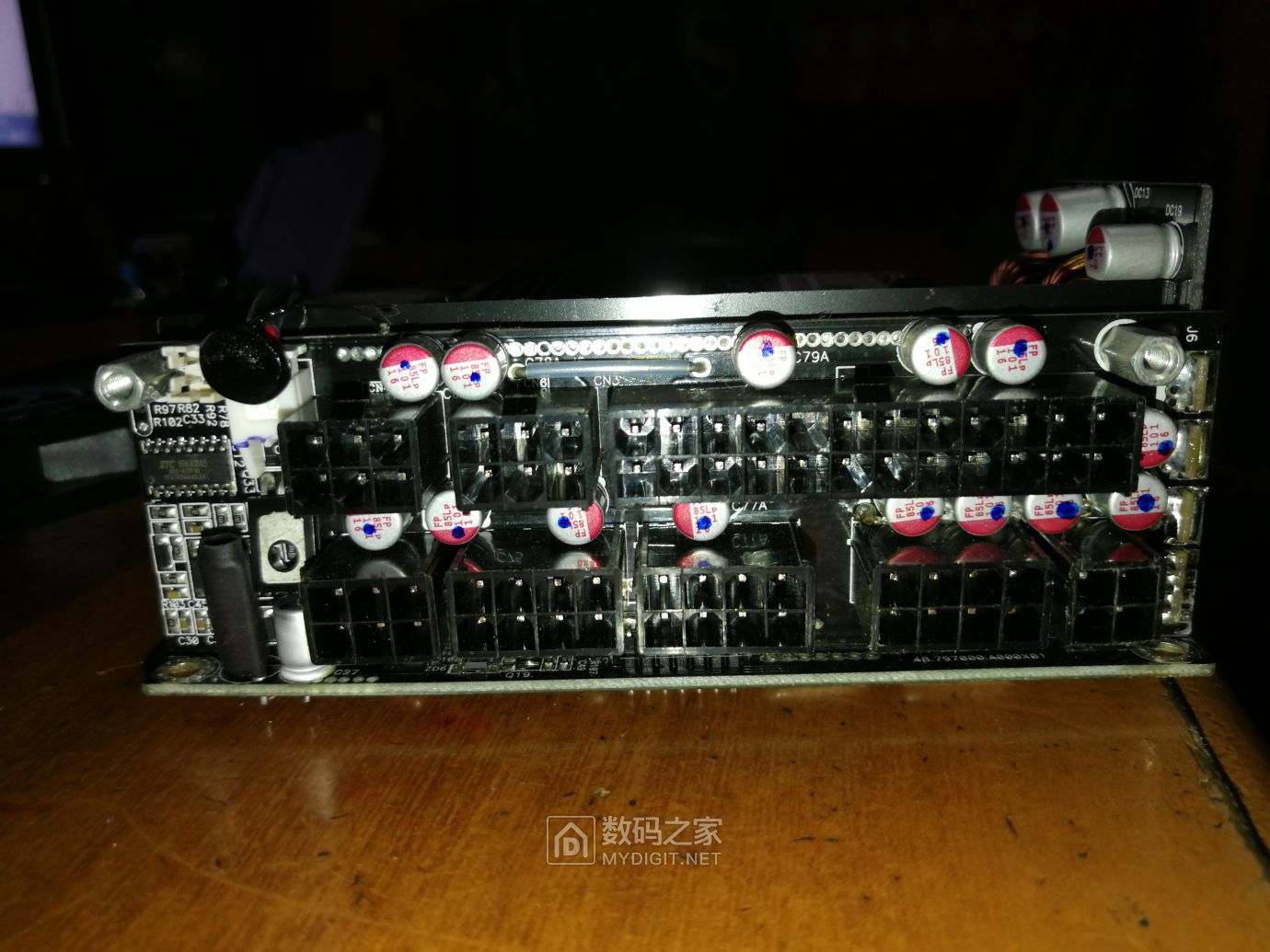 拆完就扔迎广cs700w台式机matx小电源