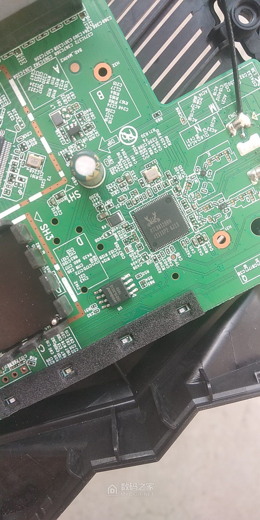 腾达AC10 V2 缩水王,功放芯片都去掉了
