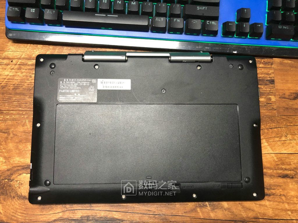 富士通q702二合一平板电脑