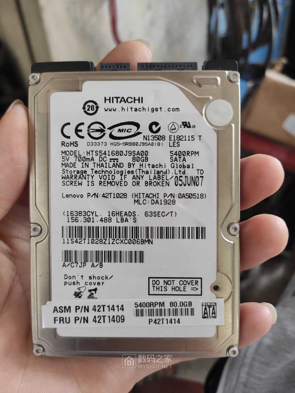 拆个日立25寸80g机械硬盘