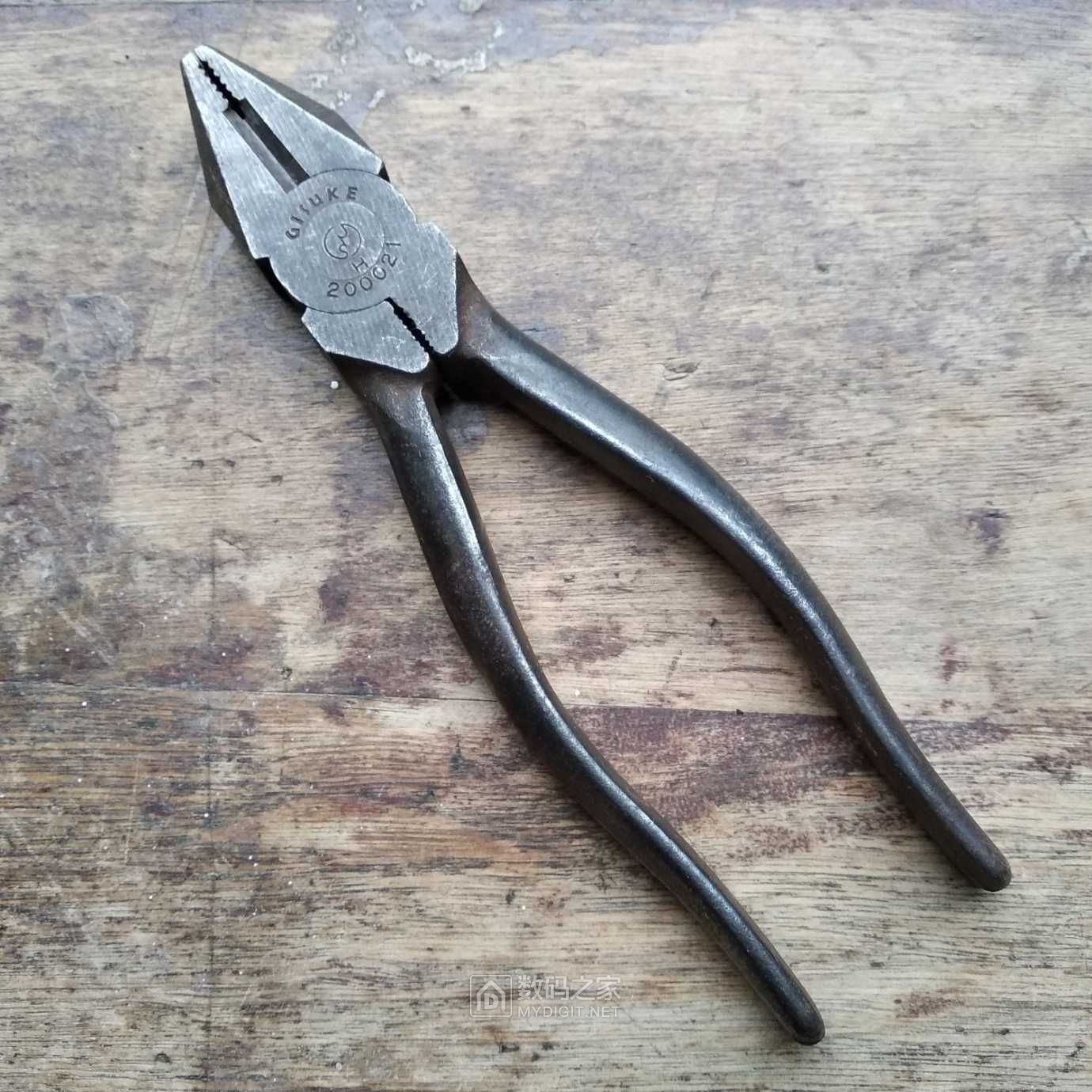 入手两把日本洋垃圾老虎钳