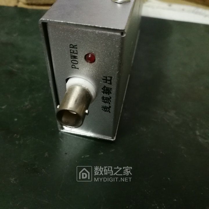 输出端有电源指示灯