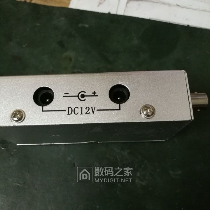 怎么还需要两个电源，需要我一个电源弄一个接头吗？