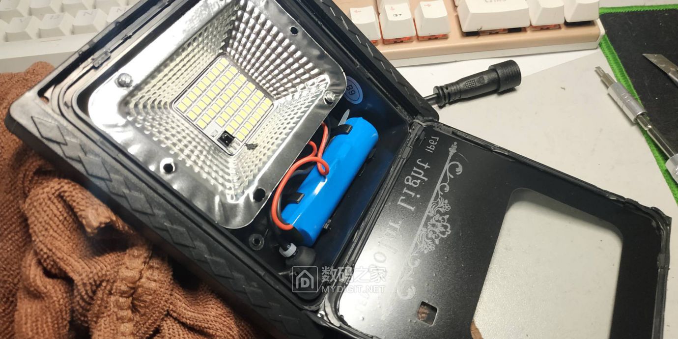 爱淘优惠购的灿桀户外太阳能led投光灯拆解