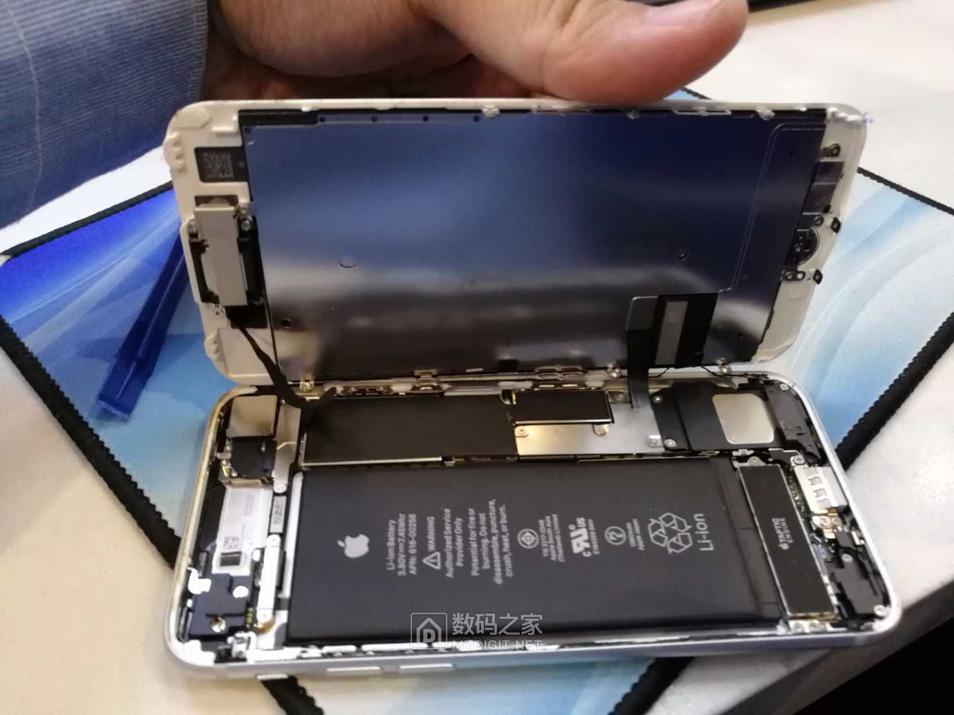 拆个苹果7换电池. - 拆机乐园 数码之家