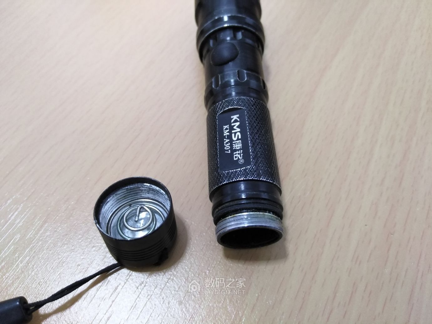 拆解康铭强光小手电,并修复不能开灯故障(kms km-a307) - 拆机乐园