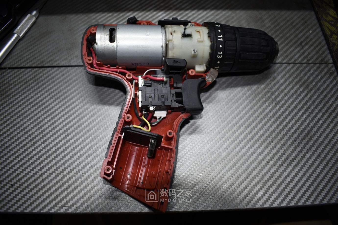 大有5268锂电钻拆机换润滑脂 - 拆机乐园 数码之家