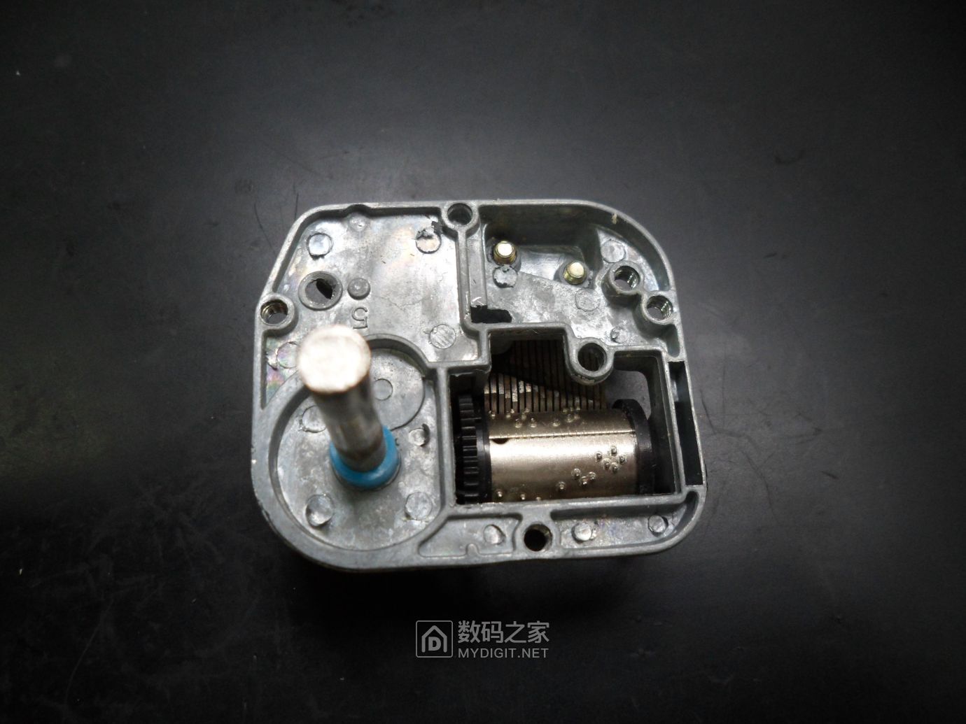 家里的八音盒坏了拆了