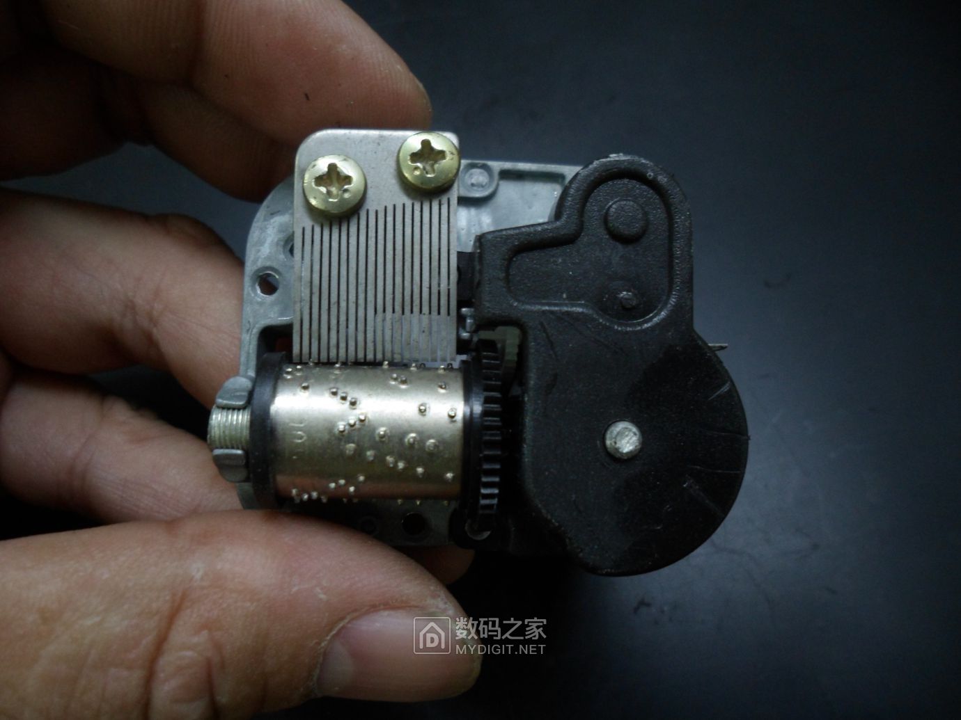 家里的八音盒坏了拆了