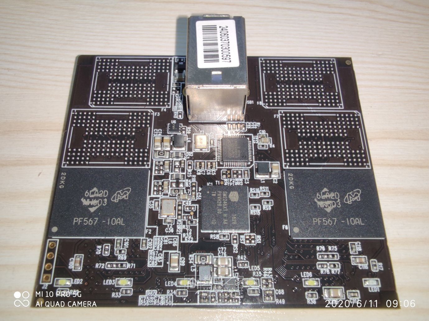雷克沙Portable SSD 256GB芯片板正面
