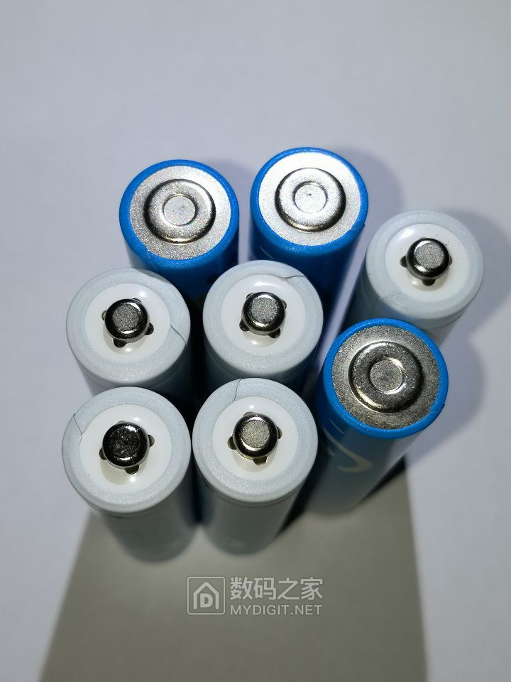 撸了一板耐时7号aaa锂铁电池1100mah初始电压18v