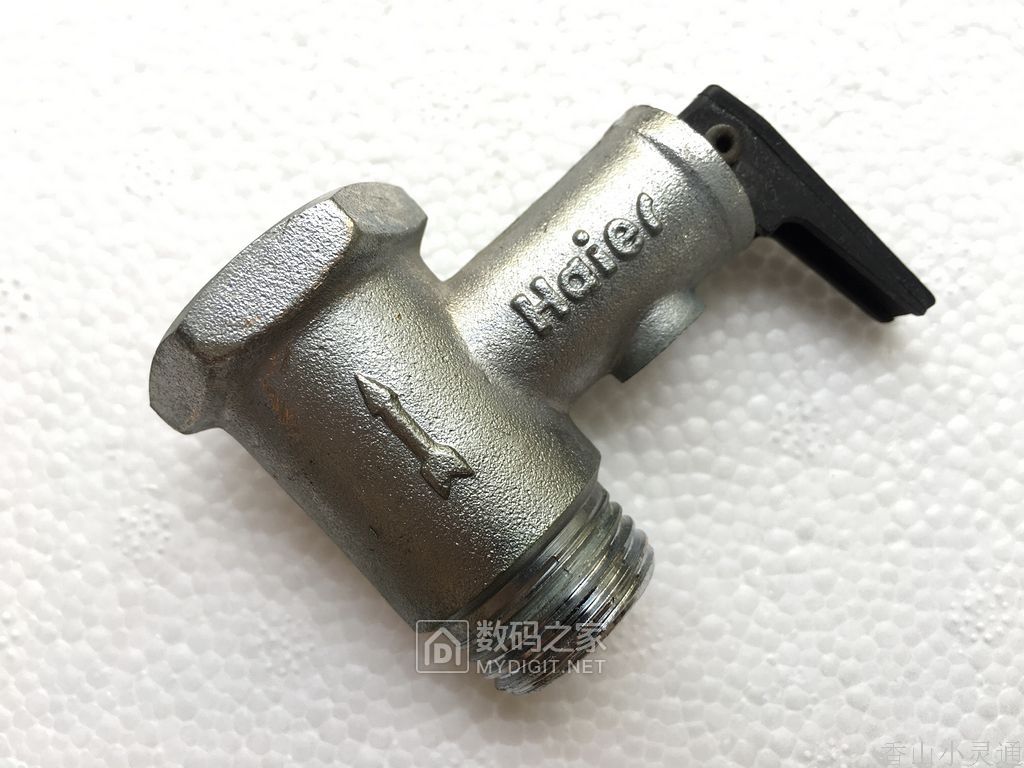 海尔电热水器安全阀拆解