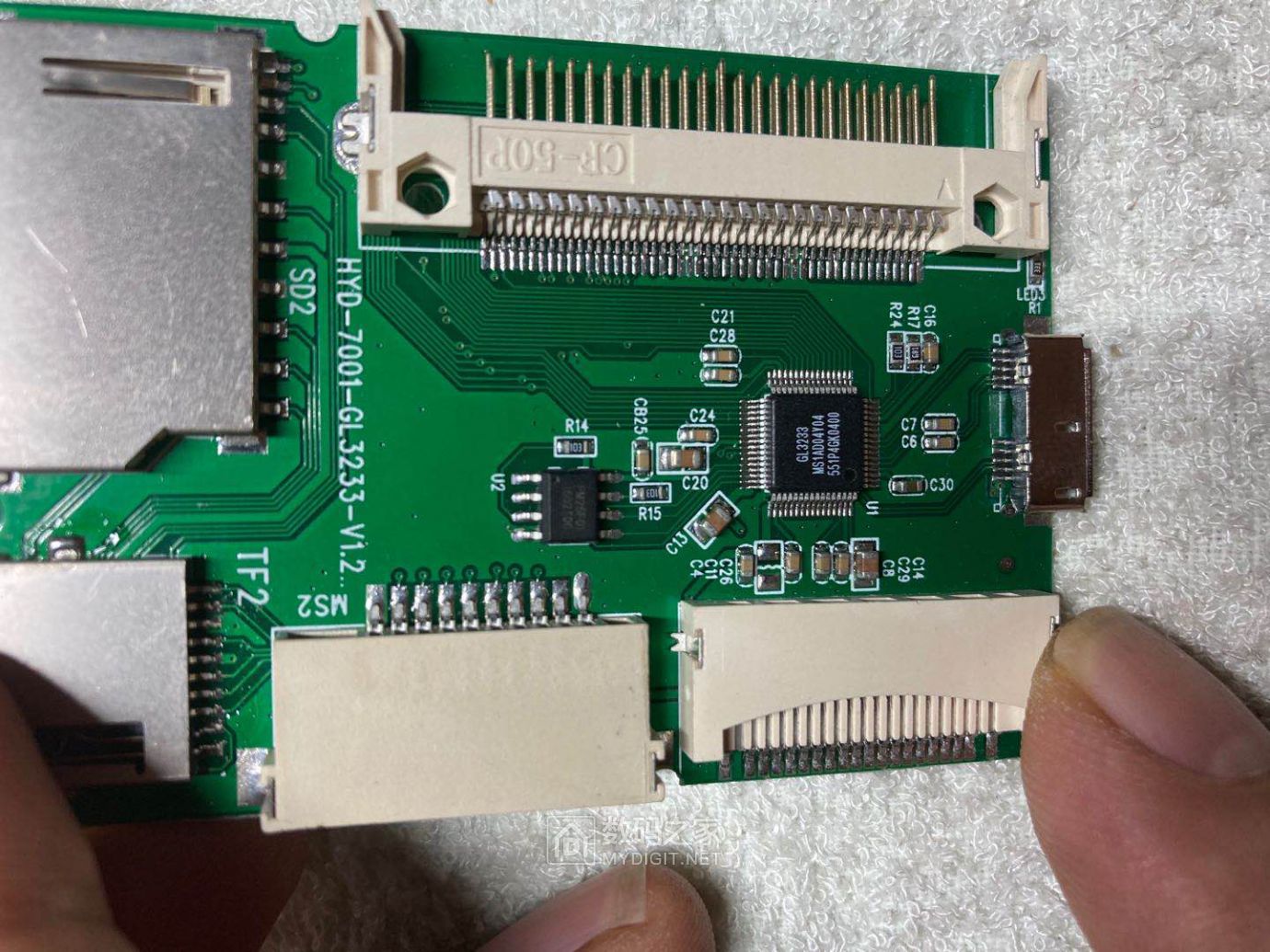 莫名其妙坏了一个绿巨能读卡器拆开给各位看看吧