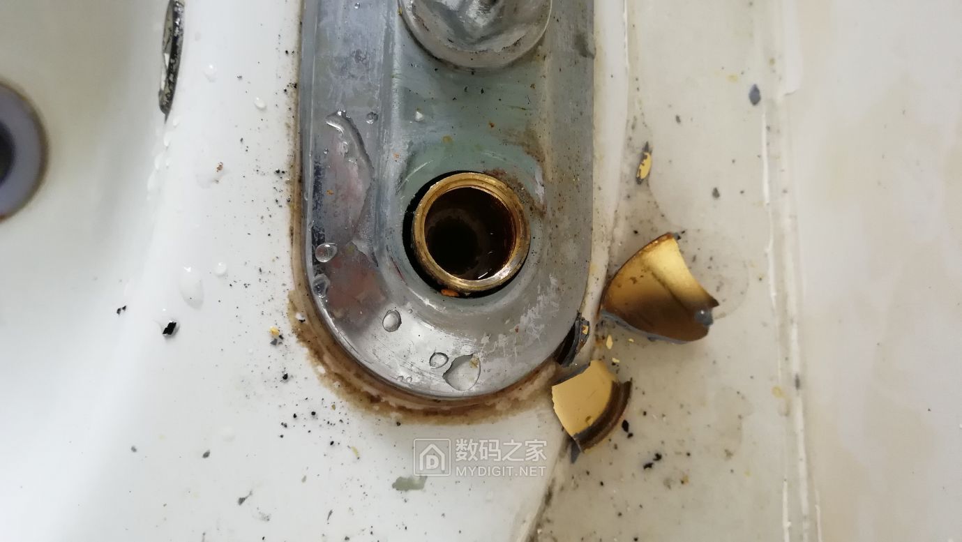 把一个水龙头拆坏了