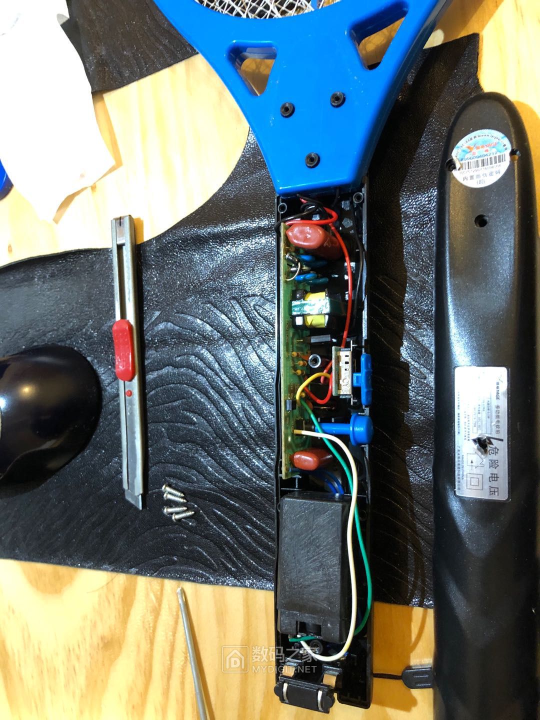 雅格电蚊拍 yg-6848 拆解 ,铅酸电池目前是4.2v,能自己改造锂电么