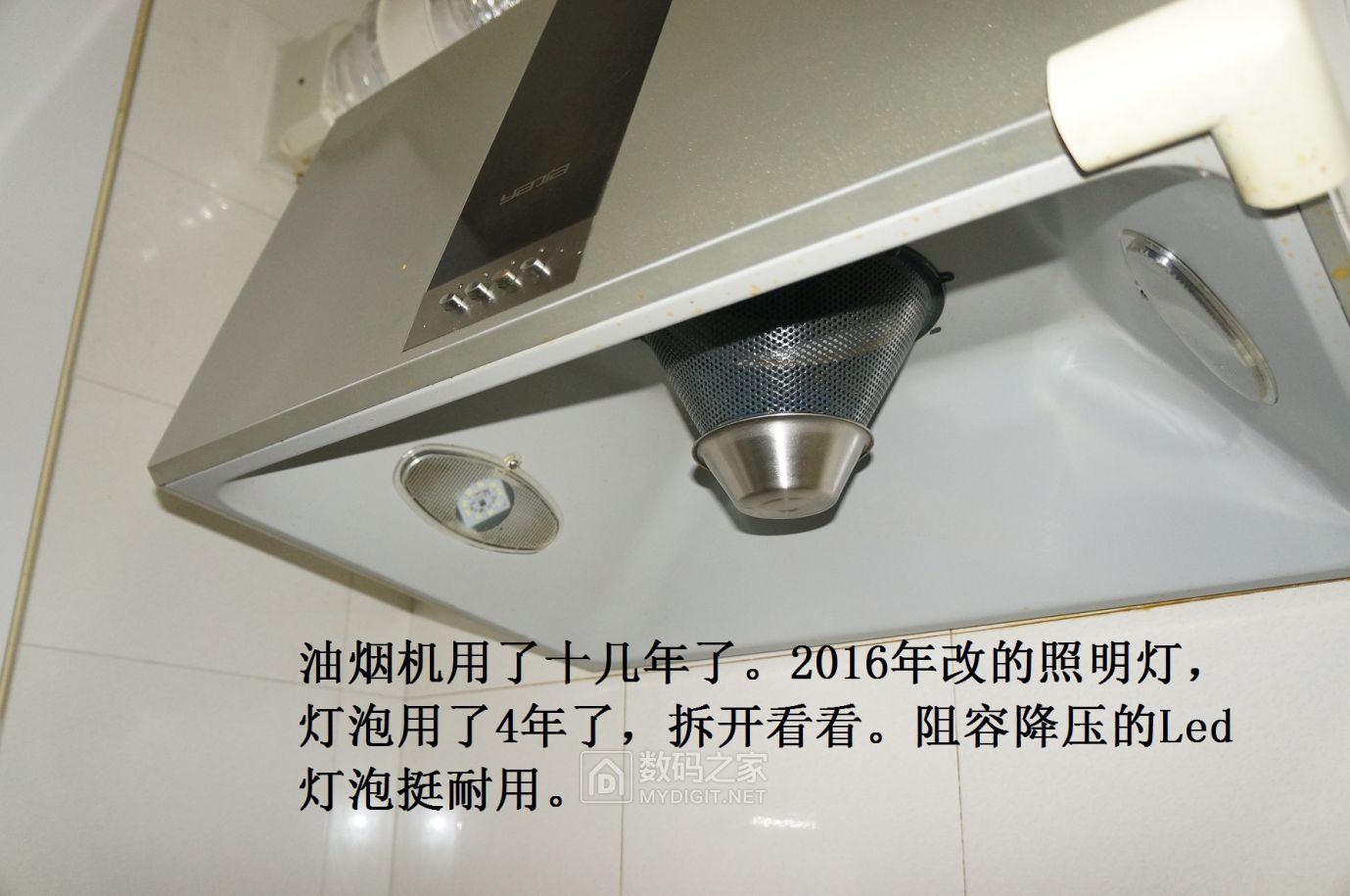 拆2016年改的油烟机照明灯太省电了