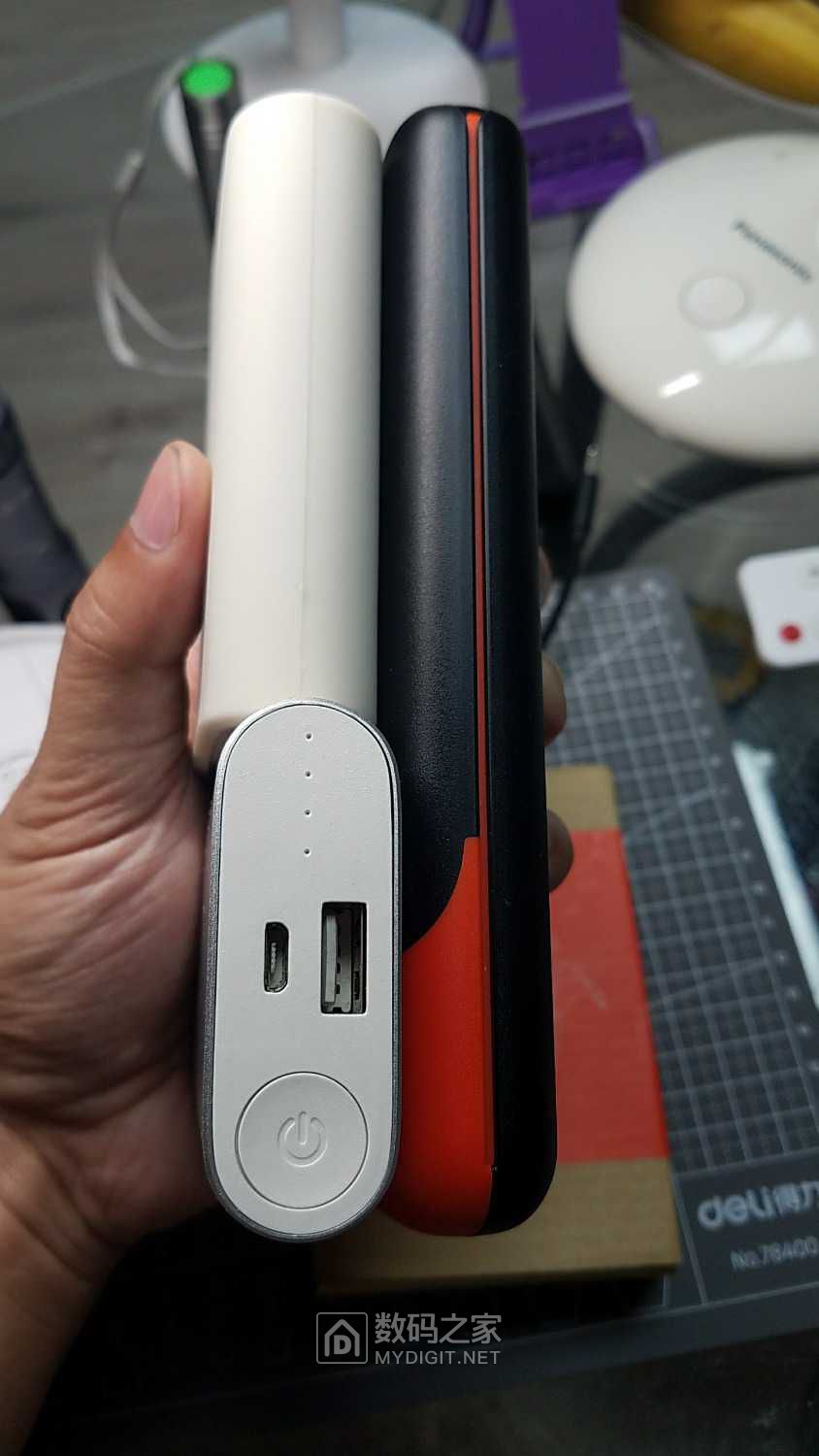 摩拜mobikeapd071a017100mah25w充电头55元的充电宝翻车了