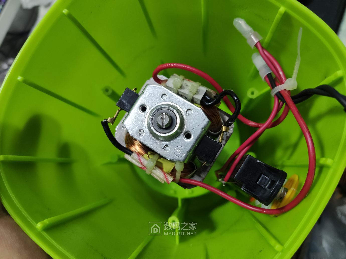 拆解强仕达小型榨汁机