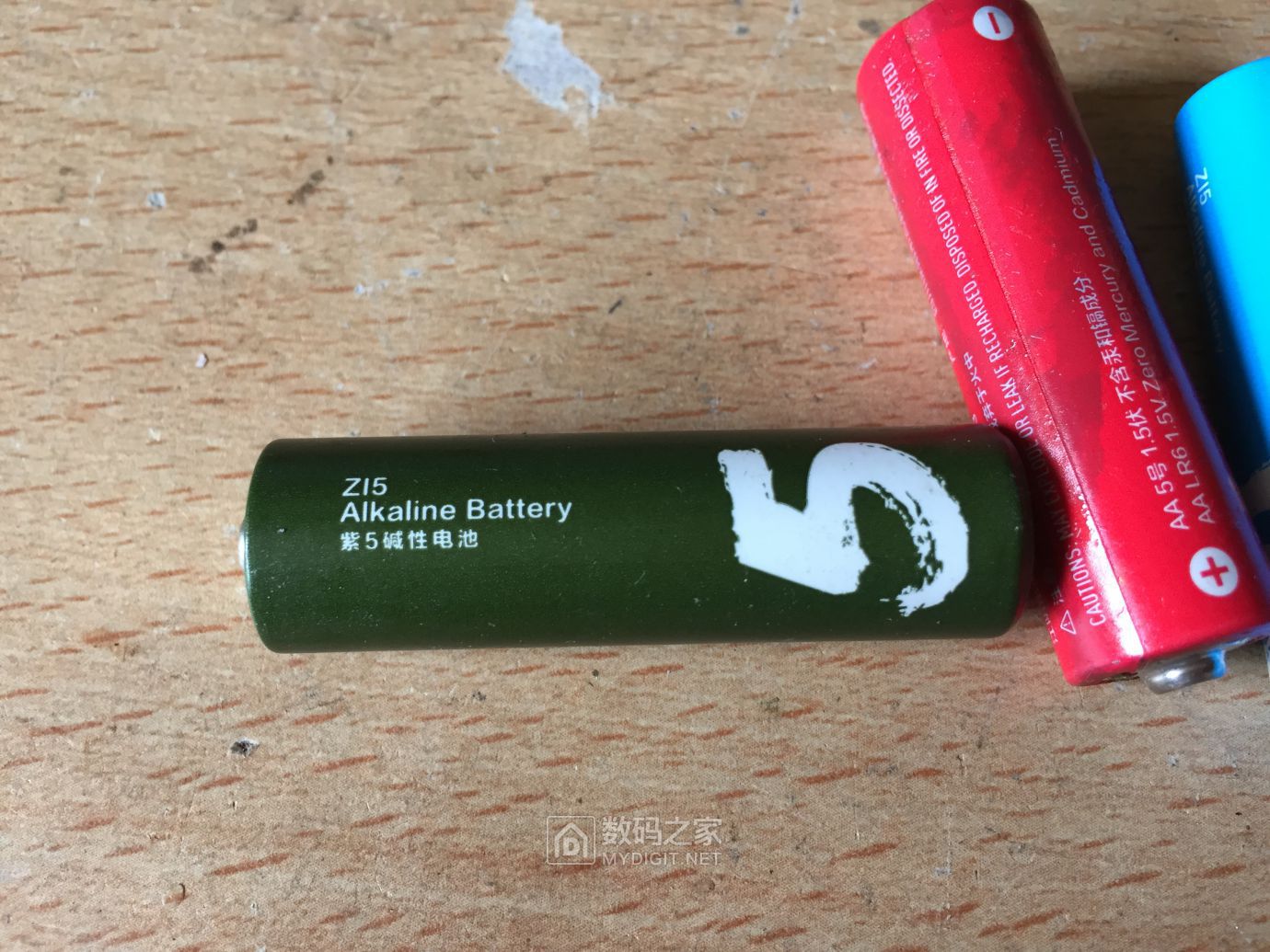 小米5号碱性电池漏液了