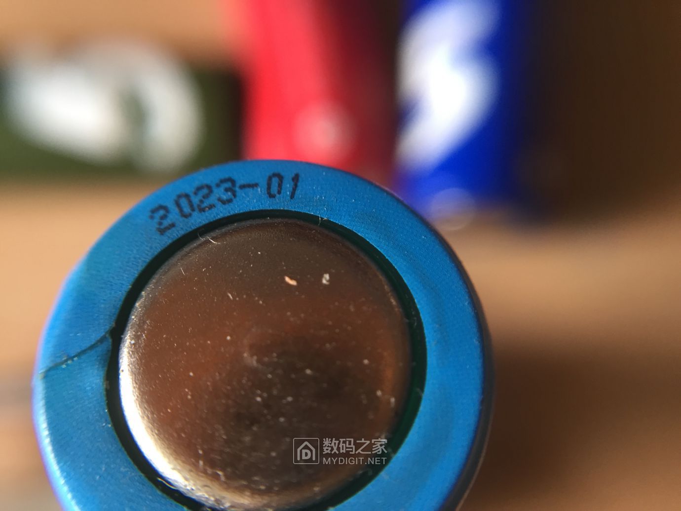 小米5号碱性电池漏液了