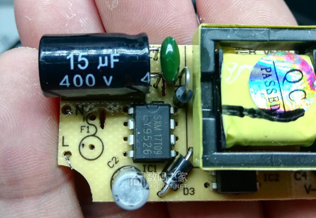 拆修led灯中的松伟12v开关电源ly9526挂了