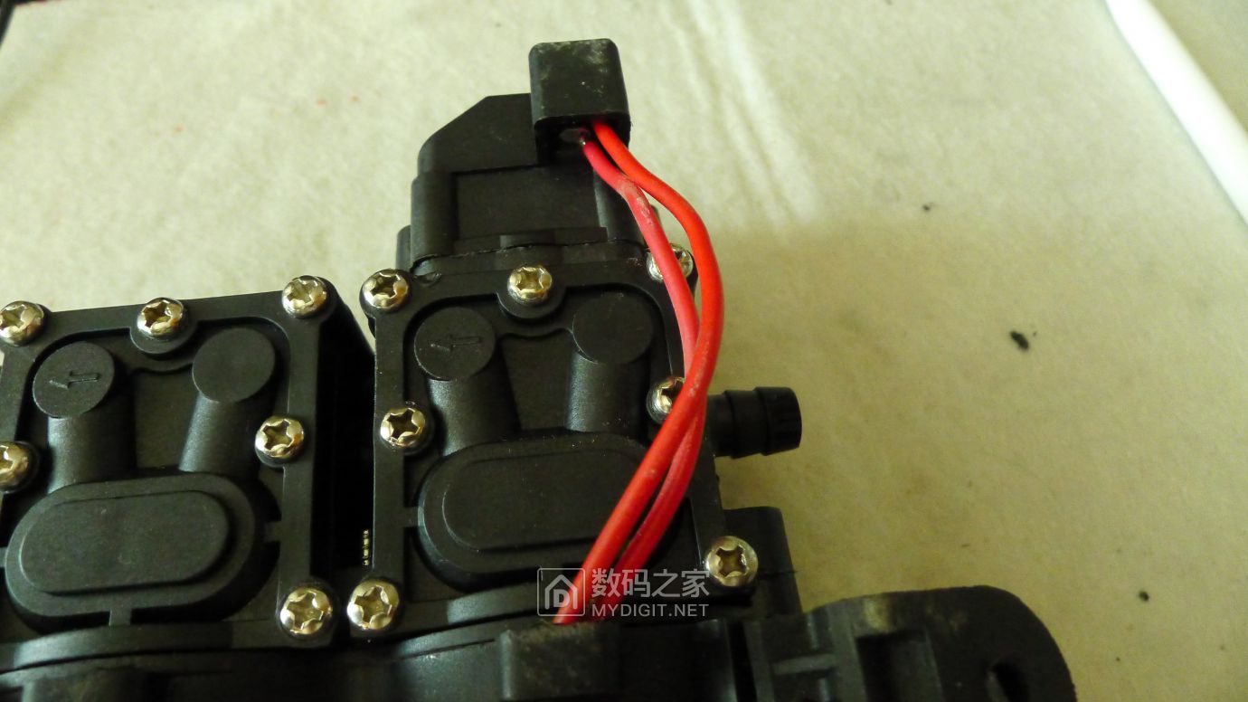 拆解12v车载洗车泵 - 拆机乐园 数码之家