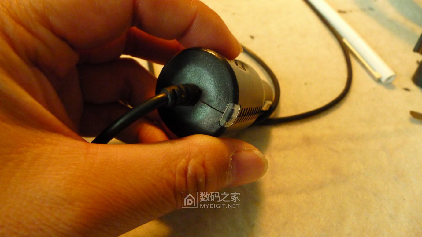 拆解斯柯达4儿子店安装的点烟器输出头