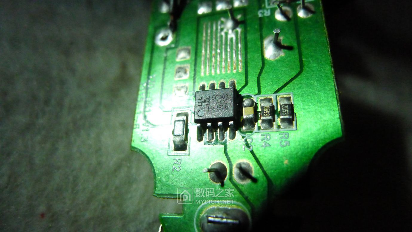 拆解斯柯达4儿子店安装的点烟器输出头