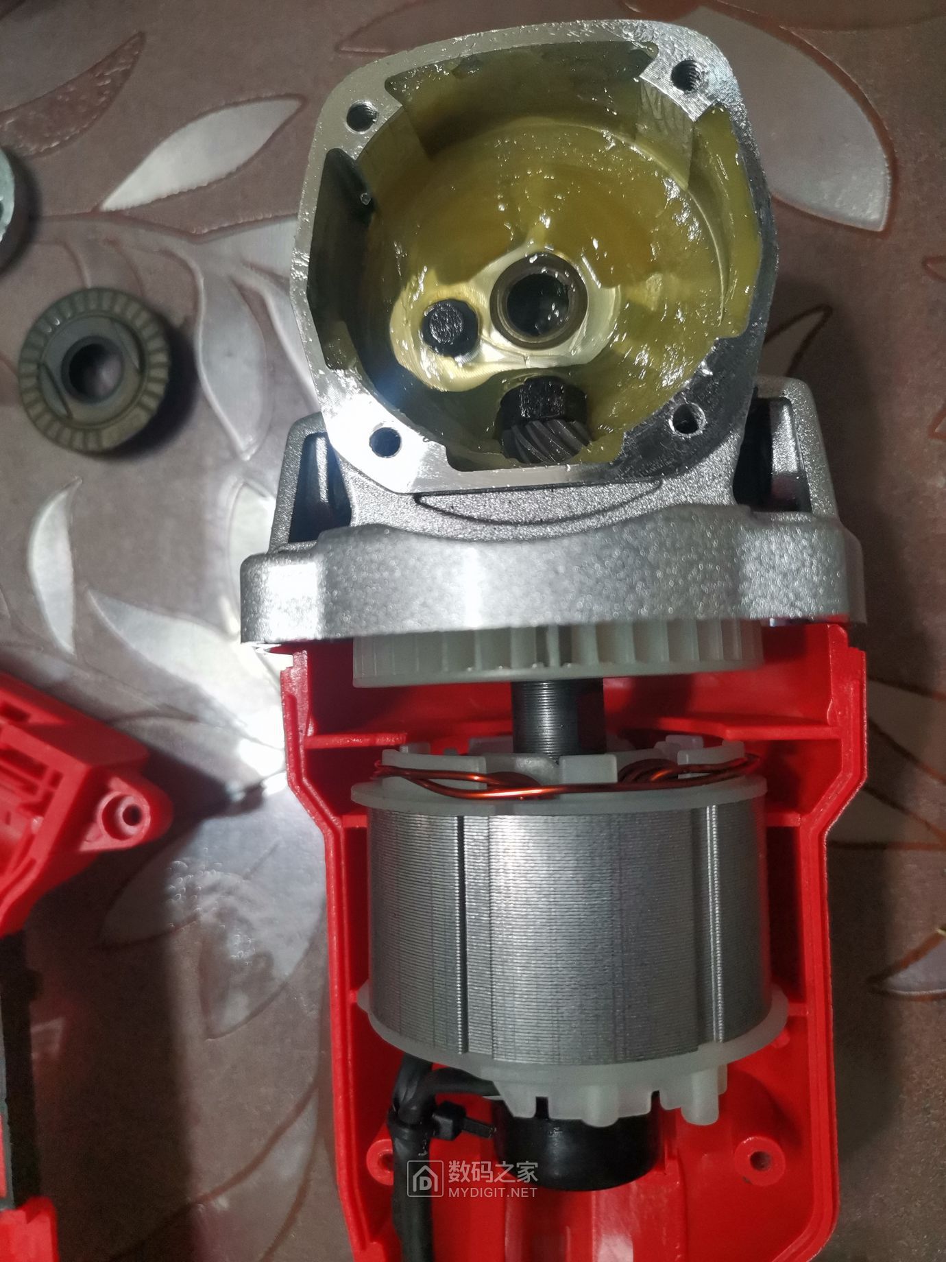 我也来拆拆大焊锂电角磨机