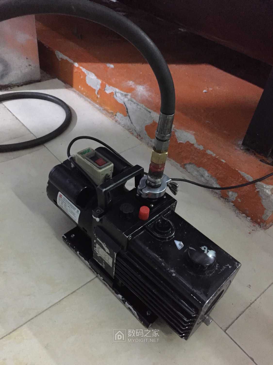 给特灵空调机组抽真空